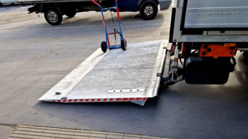 Plataforma Hidráulica para Caminhão: 5 Vantagens Imperdíveis