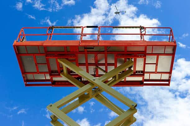 Plataforma elevatória aluguel preço: descubra como economizar na sua obra
